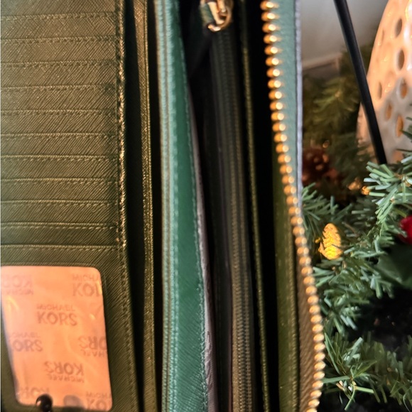 Michael Kors Jet Set Travel Continental Wallet - Ivy Green - Picture 3 of 6